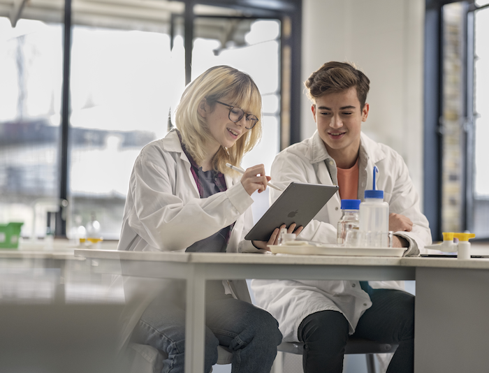 students using ipad in a lab students using ipad in a lab